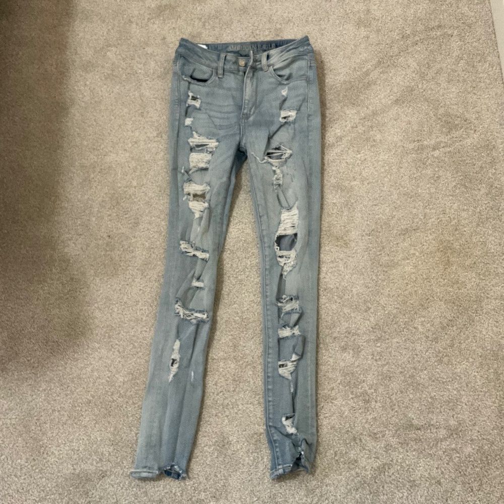 AE ripped super high rise skinny jeans light wash size 2